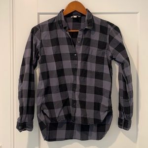 🍋5/$25 GAP Plaid High Low Button Down